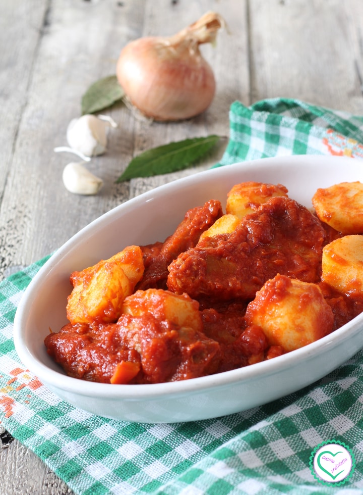 Ribs with Potatoes in Tomato Sauce