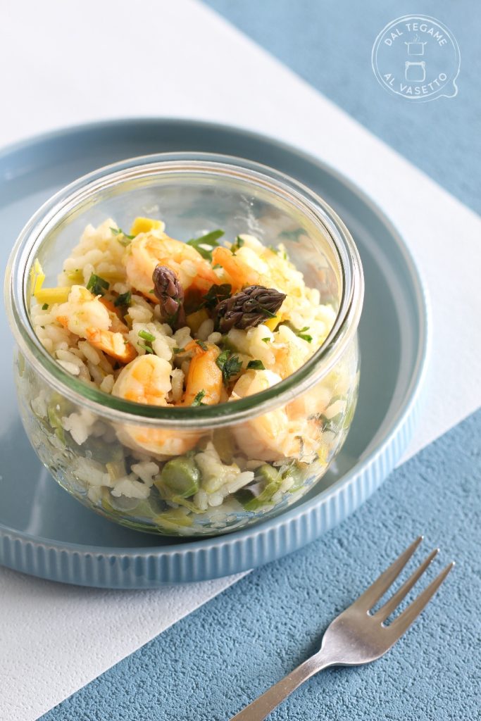 rice cooked in a jar with asparagus and shrimp
