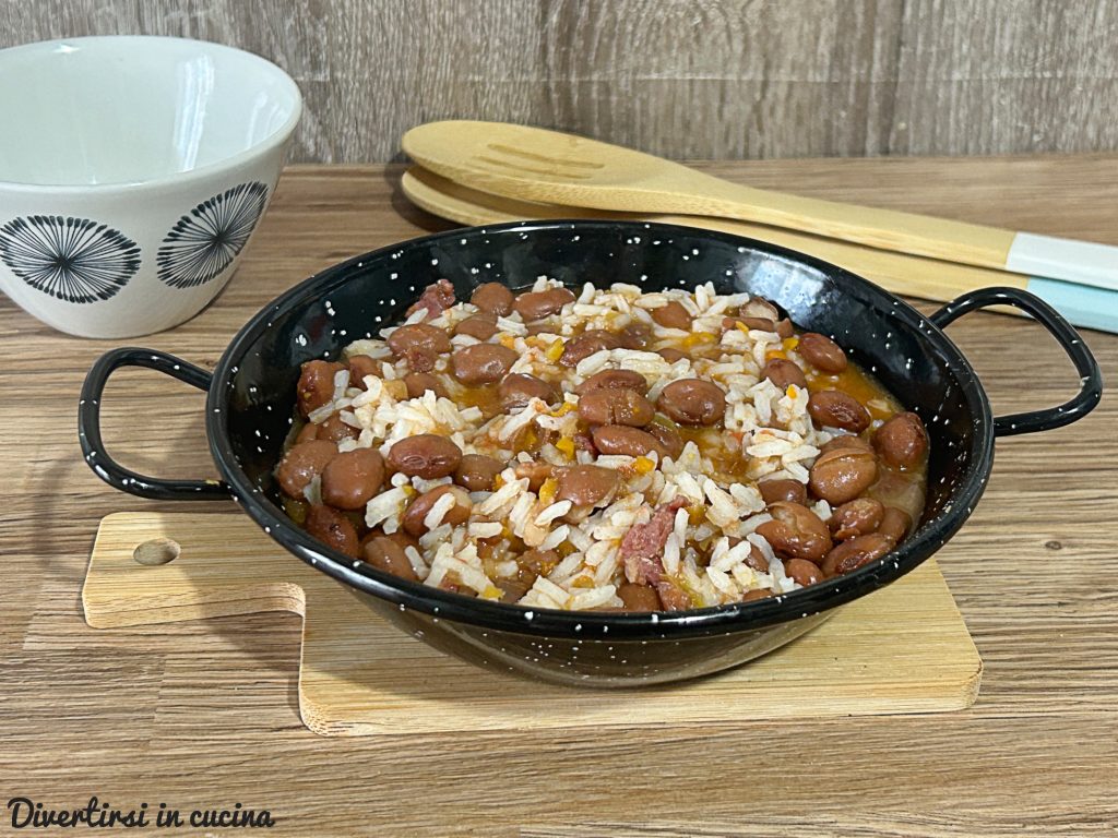 Rice with canned beans and bacon