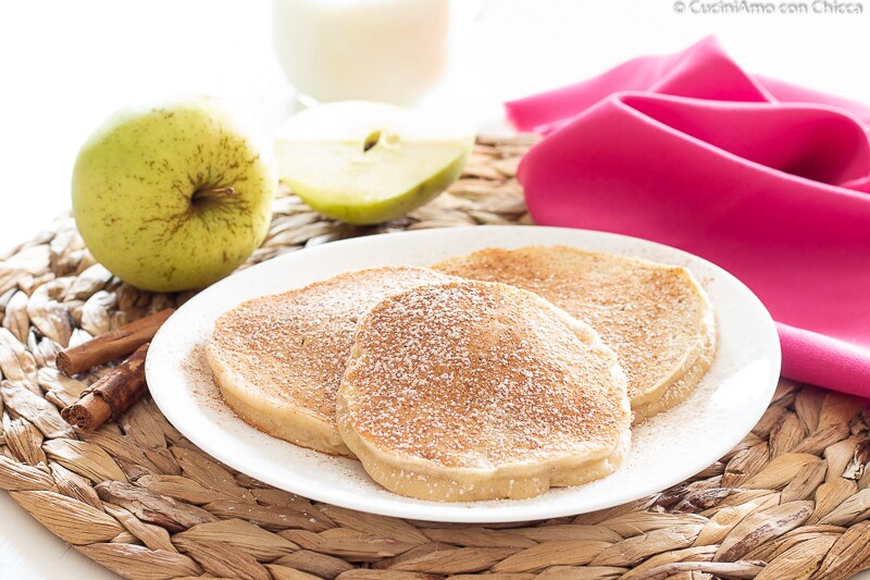 SOFT AND DELICIOUS APPLE PANCAKES