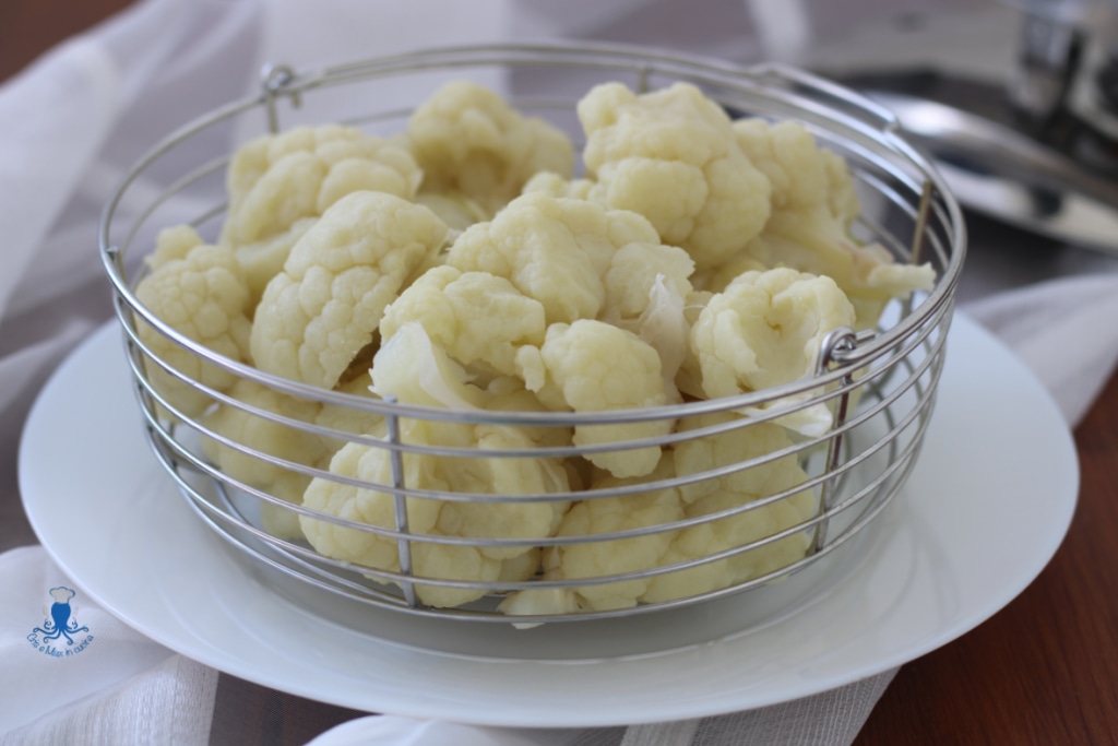 Steamed Cauliflower with Pressure Cooker