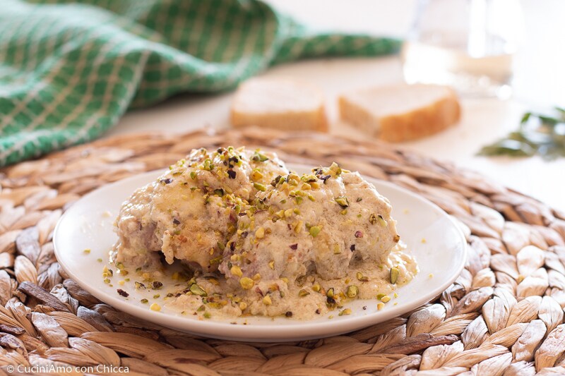 STUFFED CHICKEN ROLLS IN A PAN