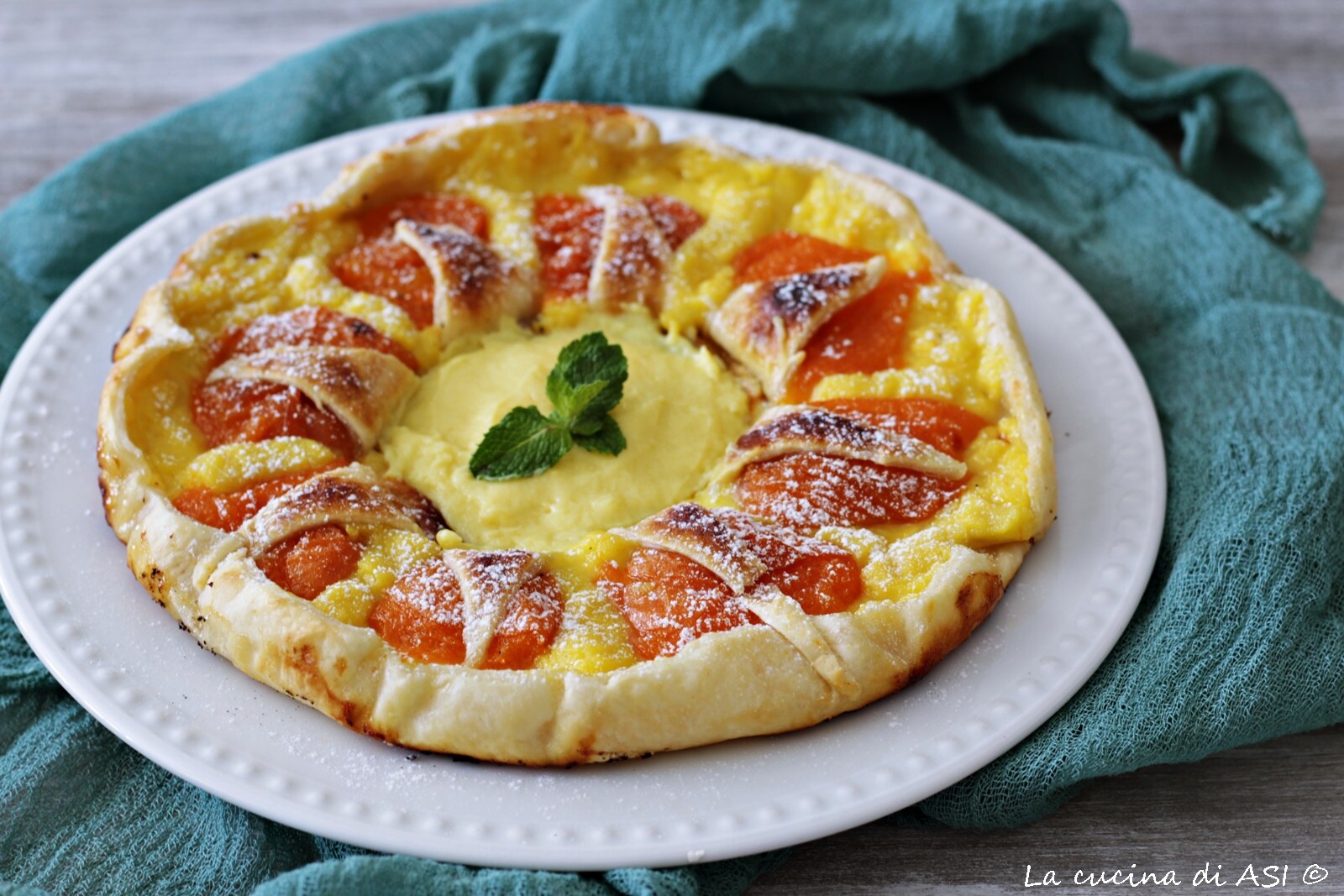 SWEET CROWN OF CREAM AND FRUIT
