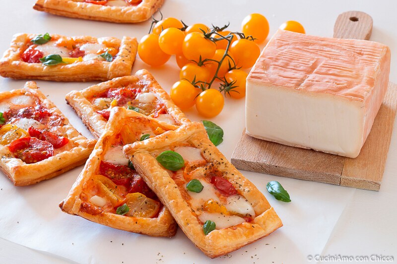 PUFF PASTRY BASKETS WITH CHERRY TOMATOES AND TALEGGIO