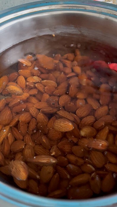 Crunchy Almond Brittle with Honey Easy and Quick