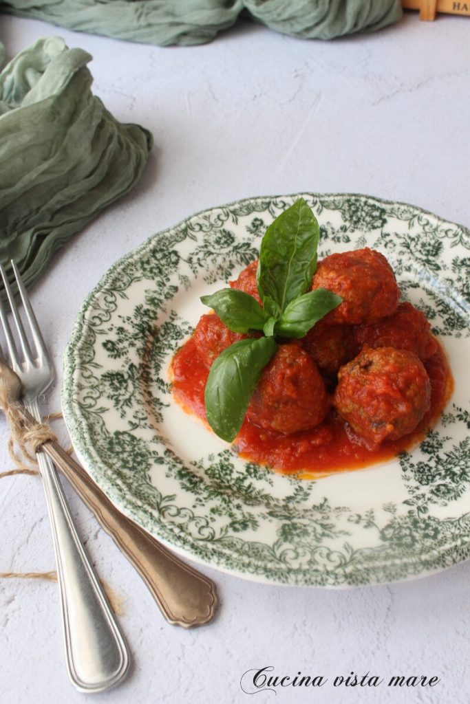 Serena's Meatballs Cucina vista mare