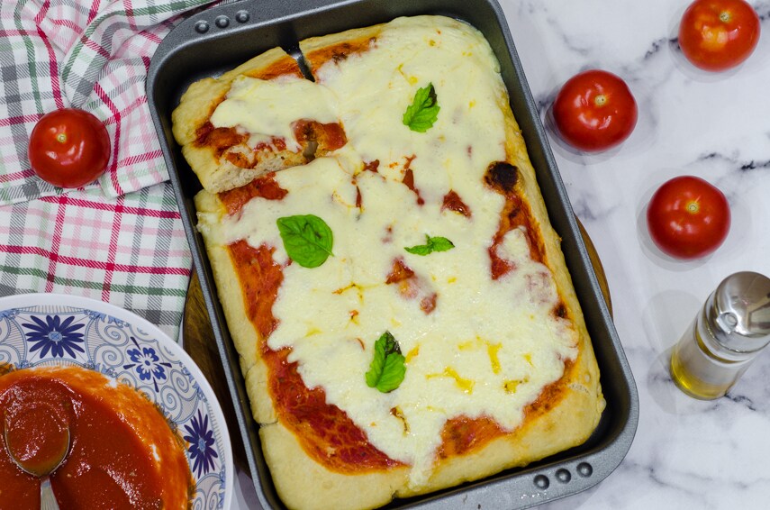Sheet Pan Pizza, simple recipe for a soft and delicious homemade pizza!
