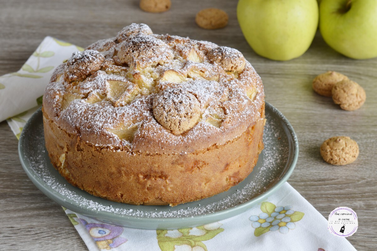Soft Apple and Amaretti Cake