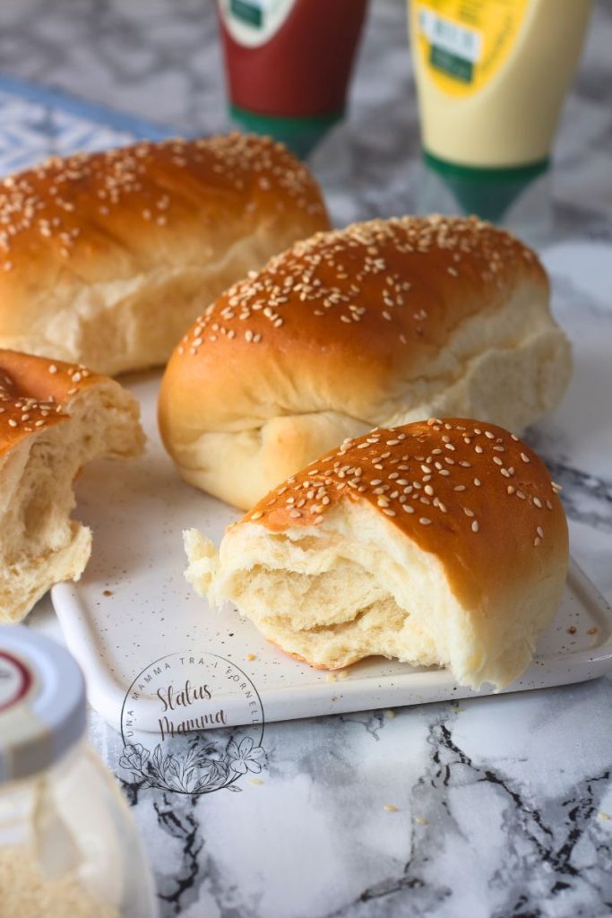 Soft Hot Dog Buns basic recipe to fill by cutting them in half or enriching them with the classic recipe with sausages