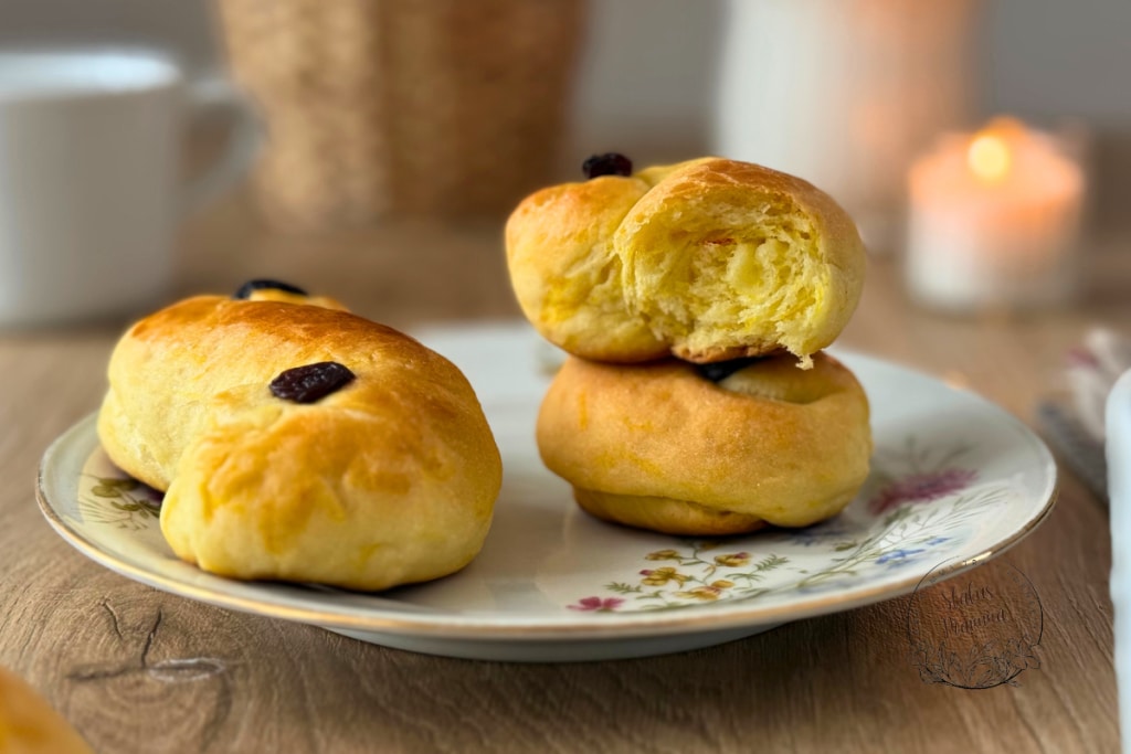 Soft Saffron Rolls: Easy and Tasty Recipe