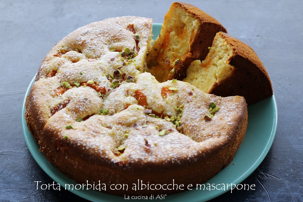 Soft-cake-with-apricots-and-mascarpone