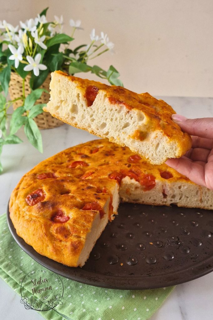 Soft focaccia with potato flakes the easy and quick homemade recipe
