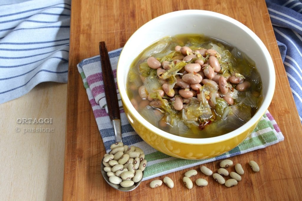 Soup with verdòn beans and escarole VEGETABLES © passion