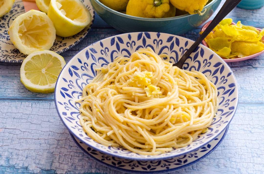 Spaghetti with Lemon Pesto, a Main Course Full of Fragrance and Flavor!