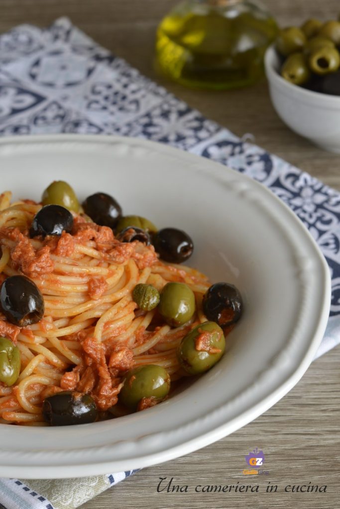 spaghetti-tuna-olives-capers