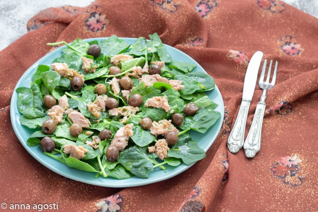 Spinach Salad with Tuna and Olives