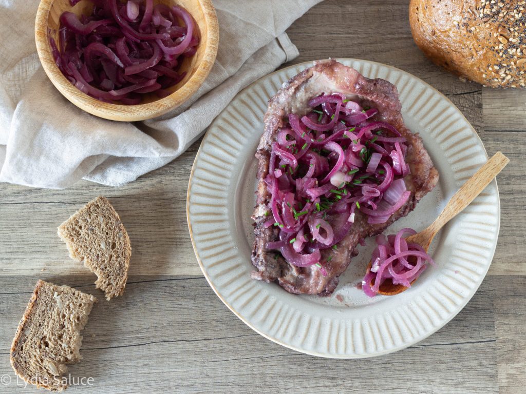 steak and onions with red wine