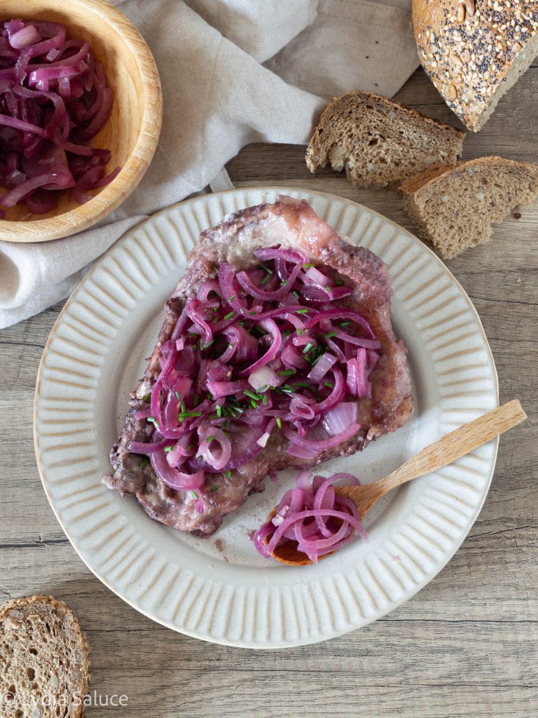 steak and onions with red wine