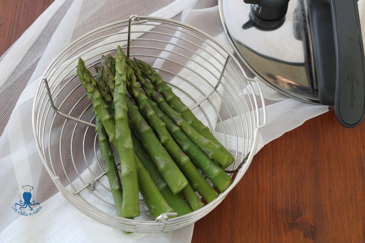 Steamed Asparagus with the Pressure Cooker