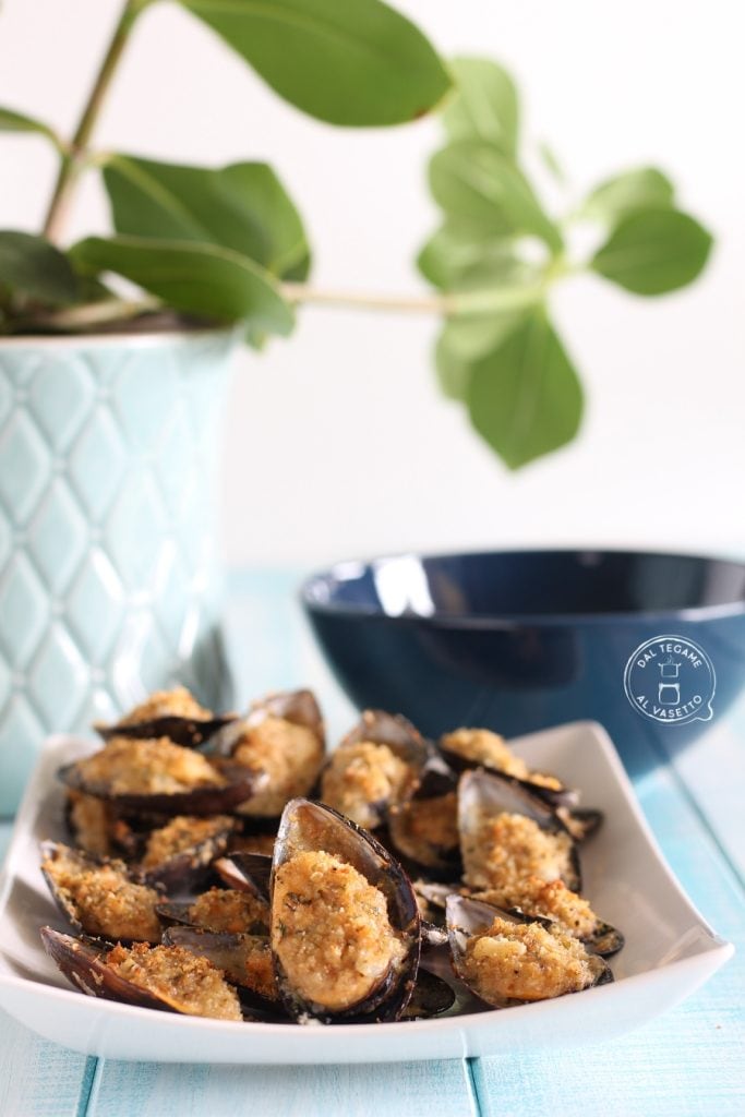 halved mussels stuffed with breadcrumbs and herbs and air-fried