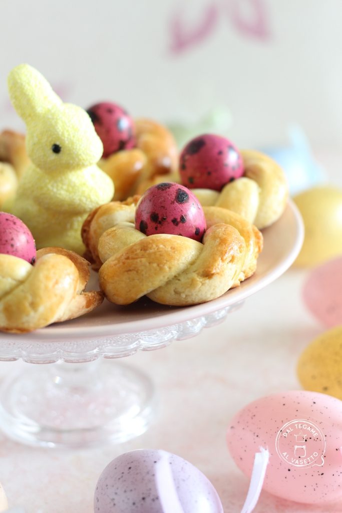 Sugar-free cookies shaped like twisted doughnuts with colored quail eggs
