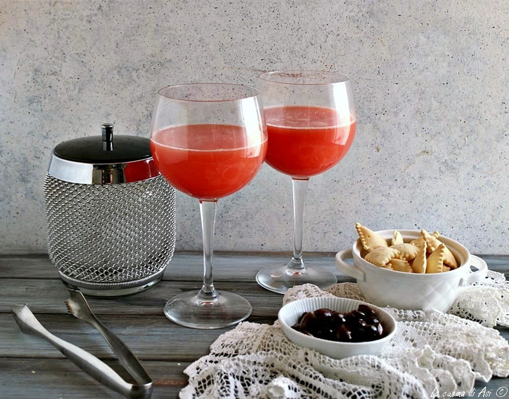 Summer aperitif watermelon and prosecco