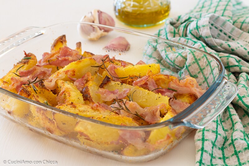 TASTY AND QUICK ROASTED POTATOES WITH BACON