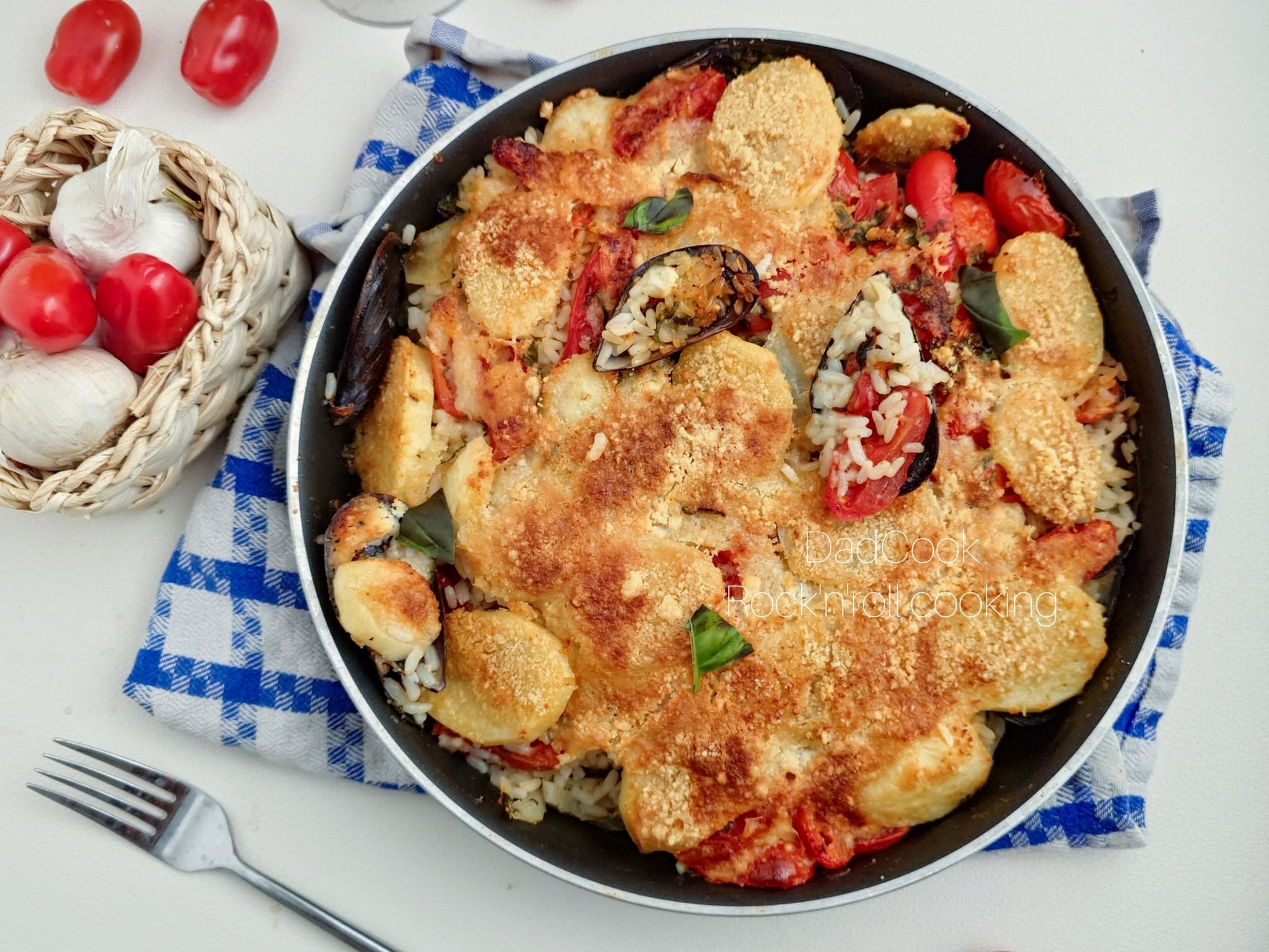 Tiella Barese: The Original and Ultimate Recipe (Rice, Potatoes, and Mussels According to the Apulian Tradition)