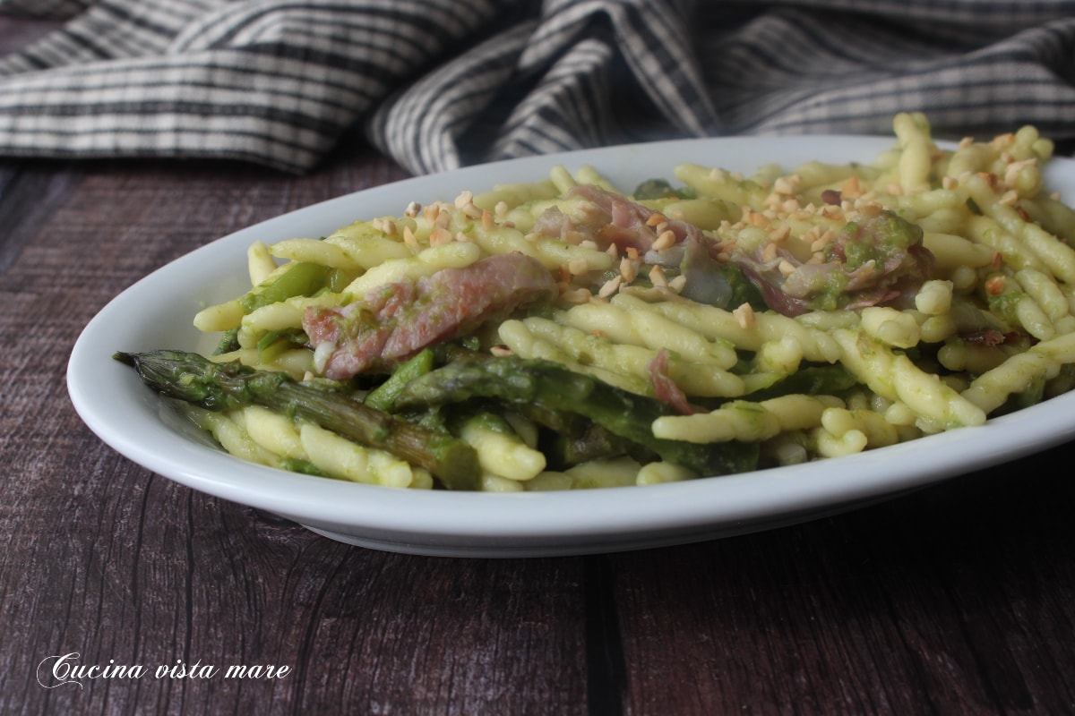 Trofie with asparagus cream and speck