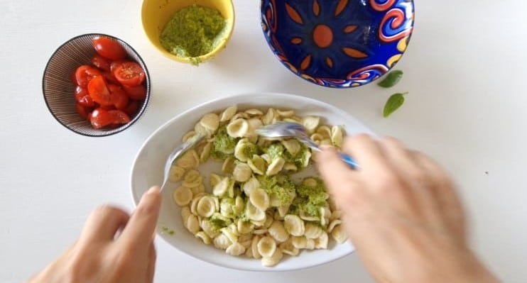 PASTA WITH ZUCCHINI AND ALMOND PESTO