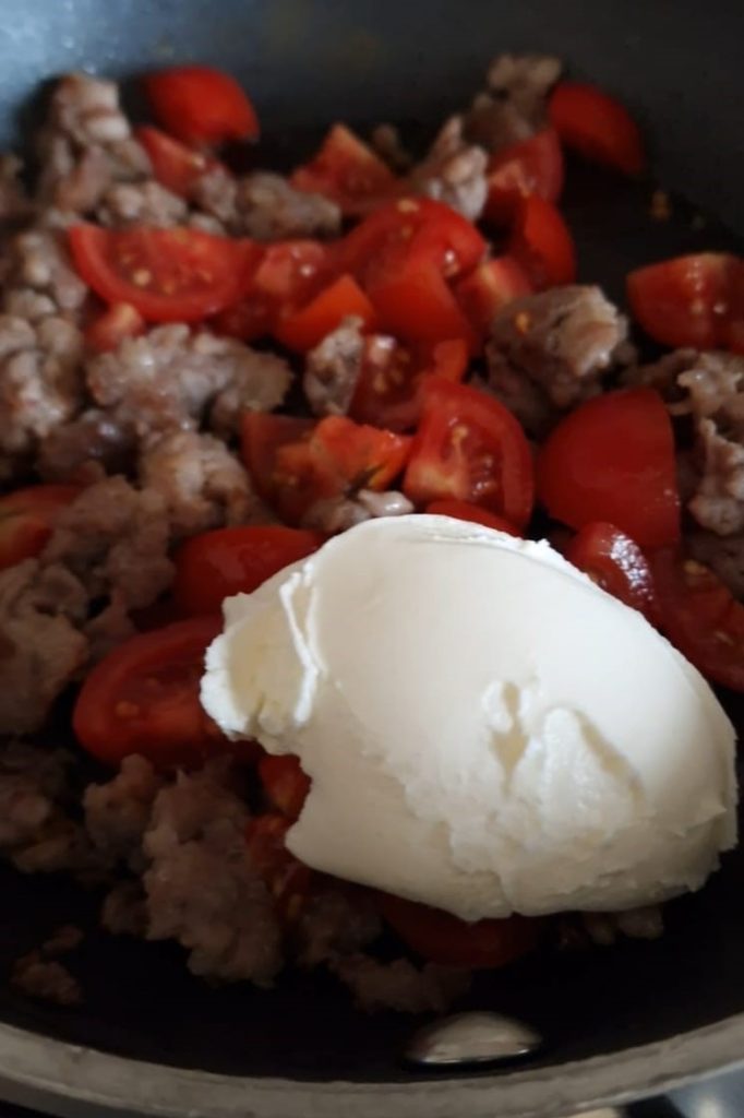 PASTA WITH SAUSAGE AND PHILADELPHIA