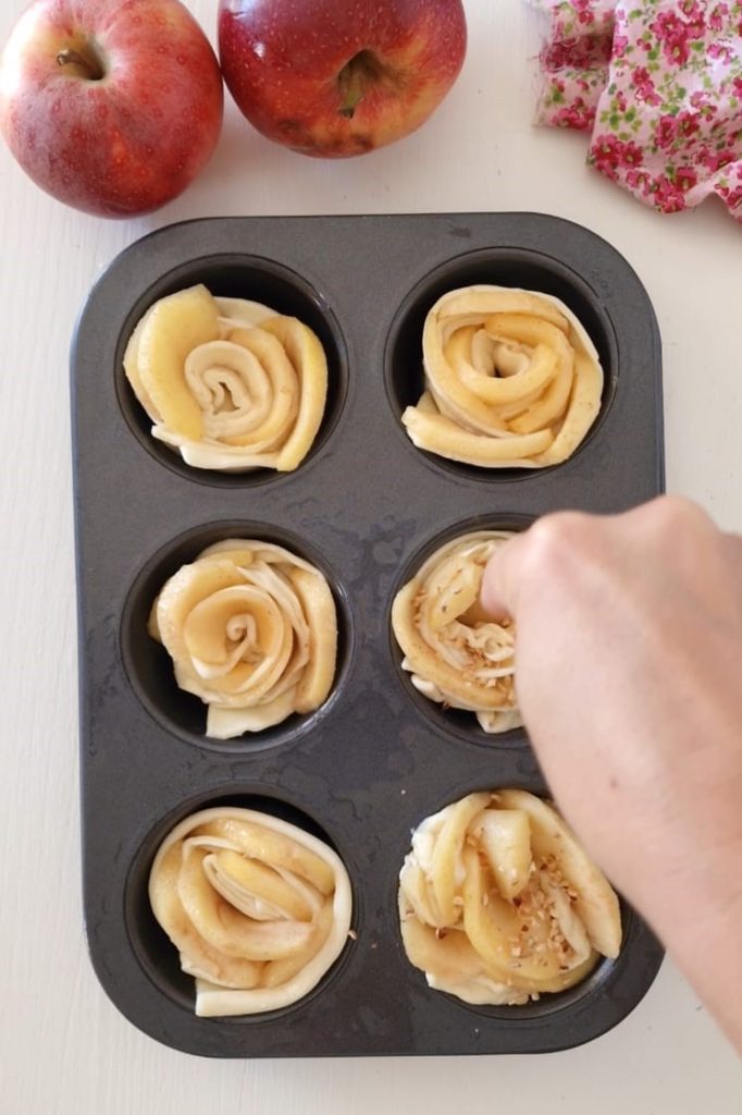 PUFF PASTRY APPLE ROSETTES