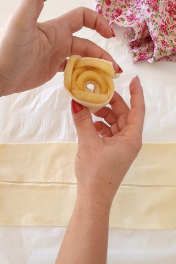 PUFF PASTRY APPLE ROSETTES