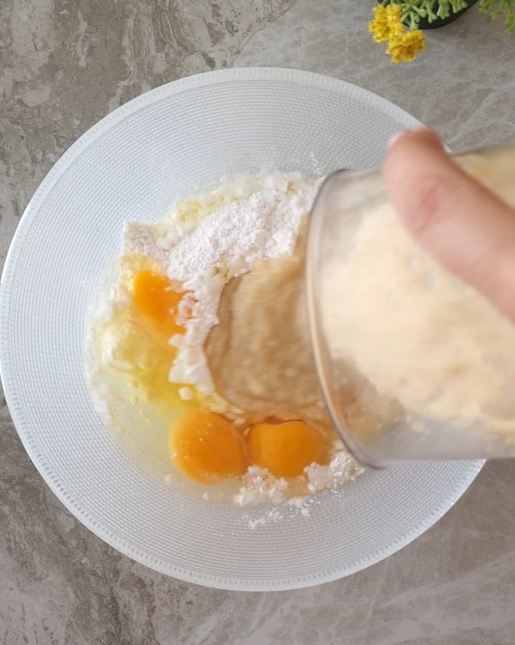 Heavenly Sweet Pureed Apple Pound Cake