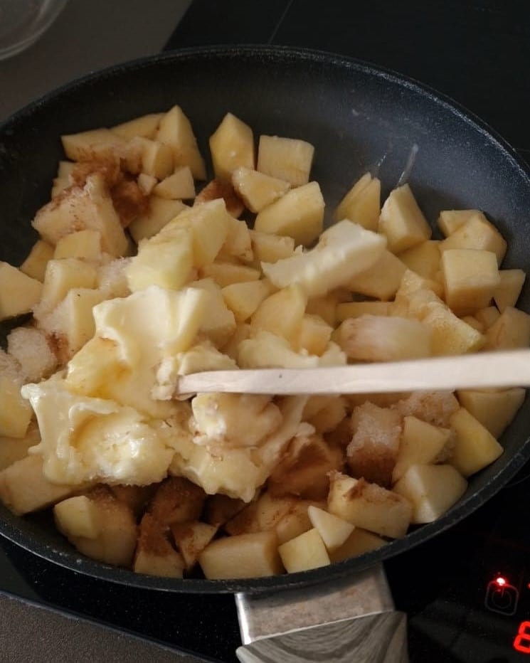 Pound Cake with Pureed Apples