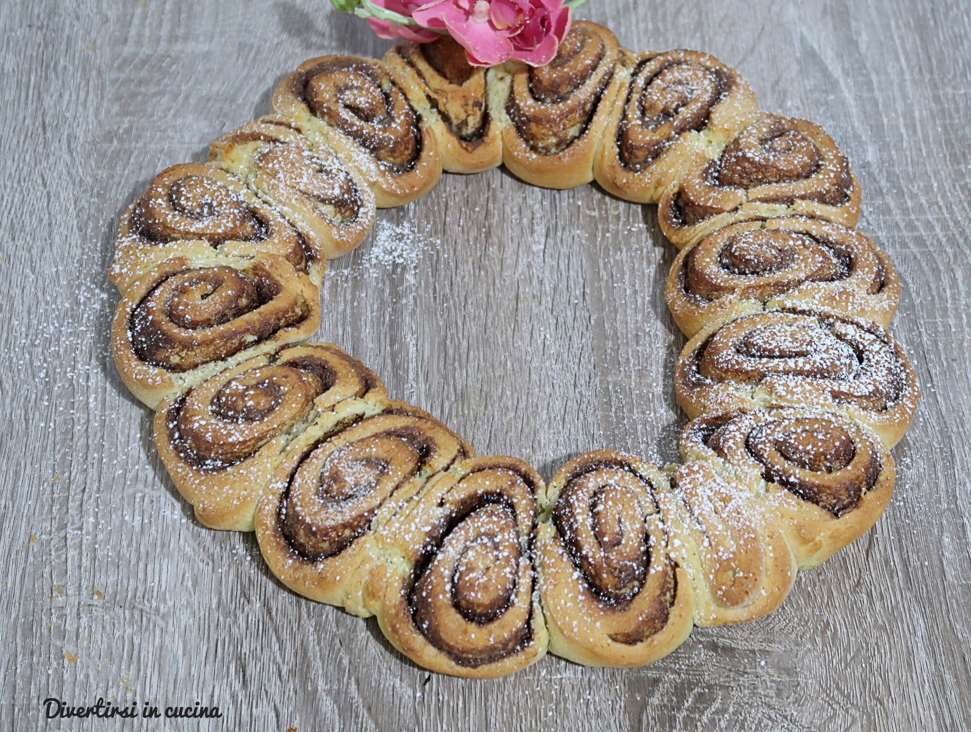 Yogurt and Nutella Crown