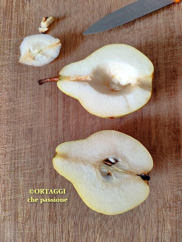 cut pears and create filling space
