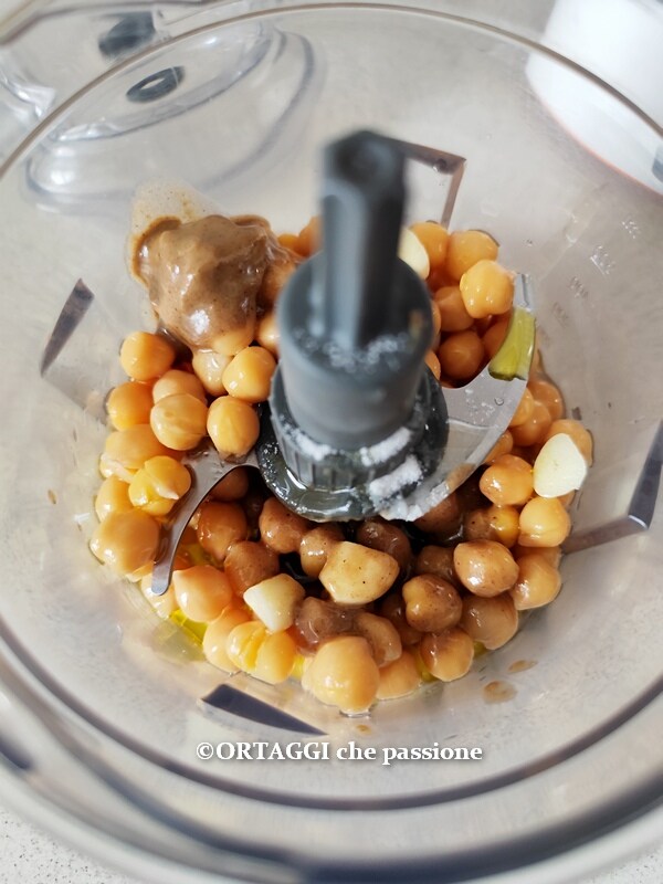 ingredients for chickpea and tahini hummus