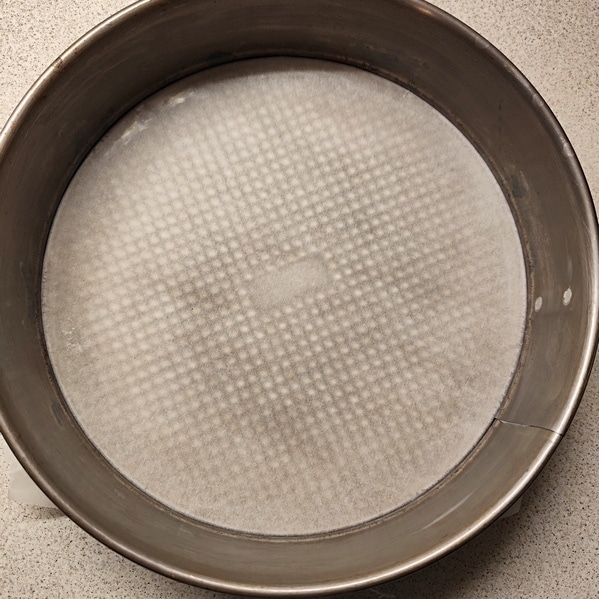parchment paper in cake pan