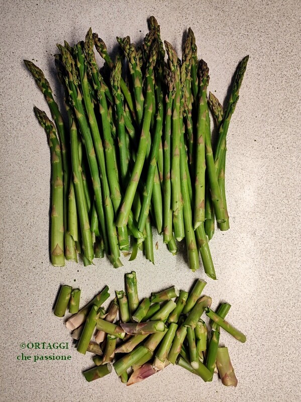 clean green asparagus