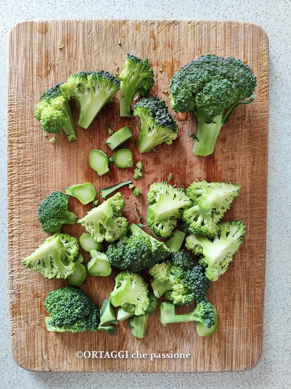 cut broccoli into regular pieces