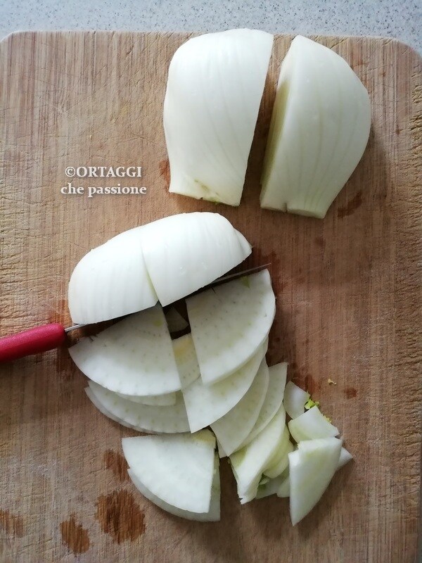 slicing fennel