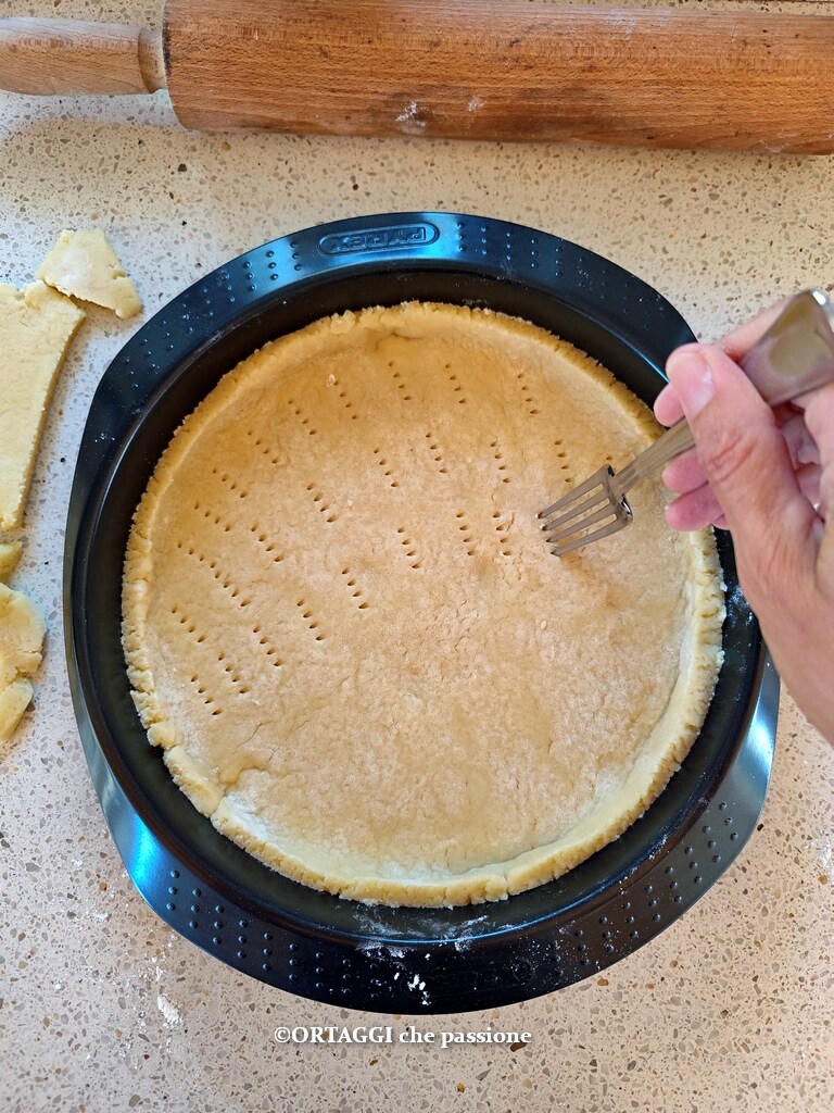 prick the base of the jam tart