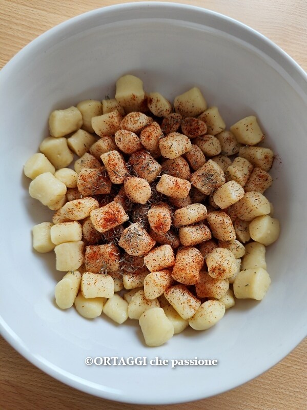 add flavors to potato gnocchi