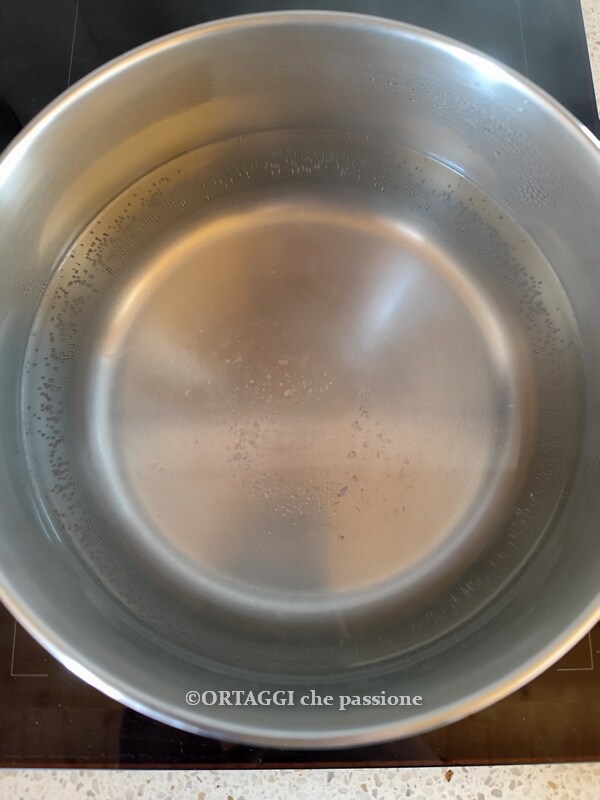 water for polenta with flowers