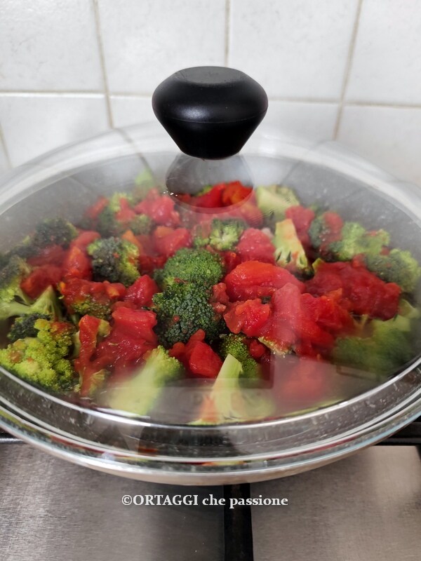 broccoli with covered tomato sauce