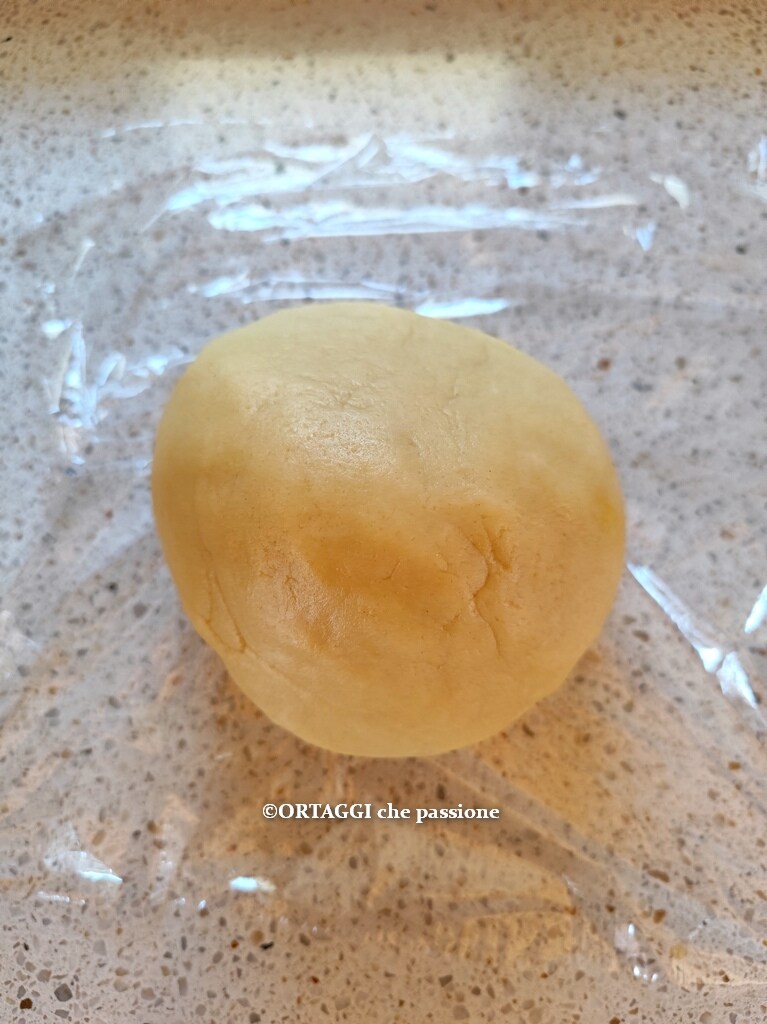 create a smooth and homogeneous ball of pastry dough