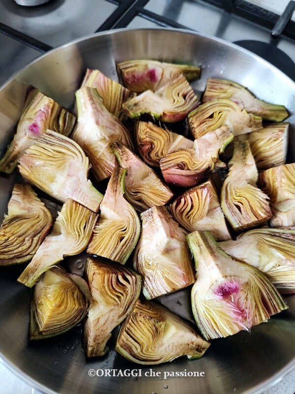 cooking artichokes in the pan
