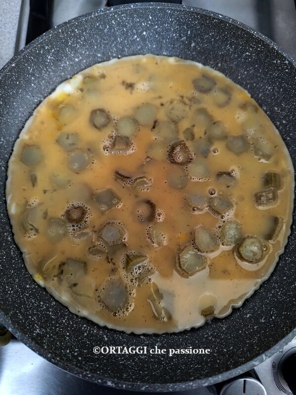 pour the artichoke stem omelette in the pan