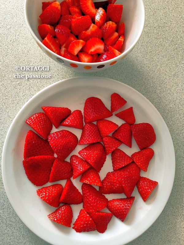 prepare strawberries for pink strawberry cake